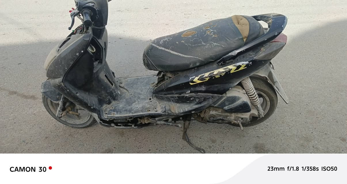 السلام عليكم. دراجة سكنس كوم حديد. نقصهة فقط كابريتر ومتروكة صارلهة سبوعين لان شتريت غيرهة 
السعر 175 مكاني شهداء السيدية . ***********
