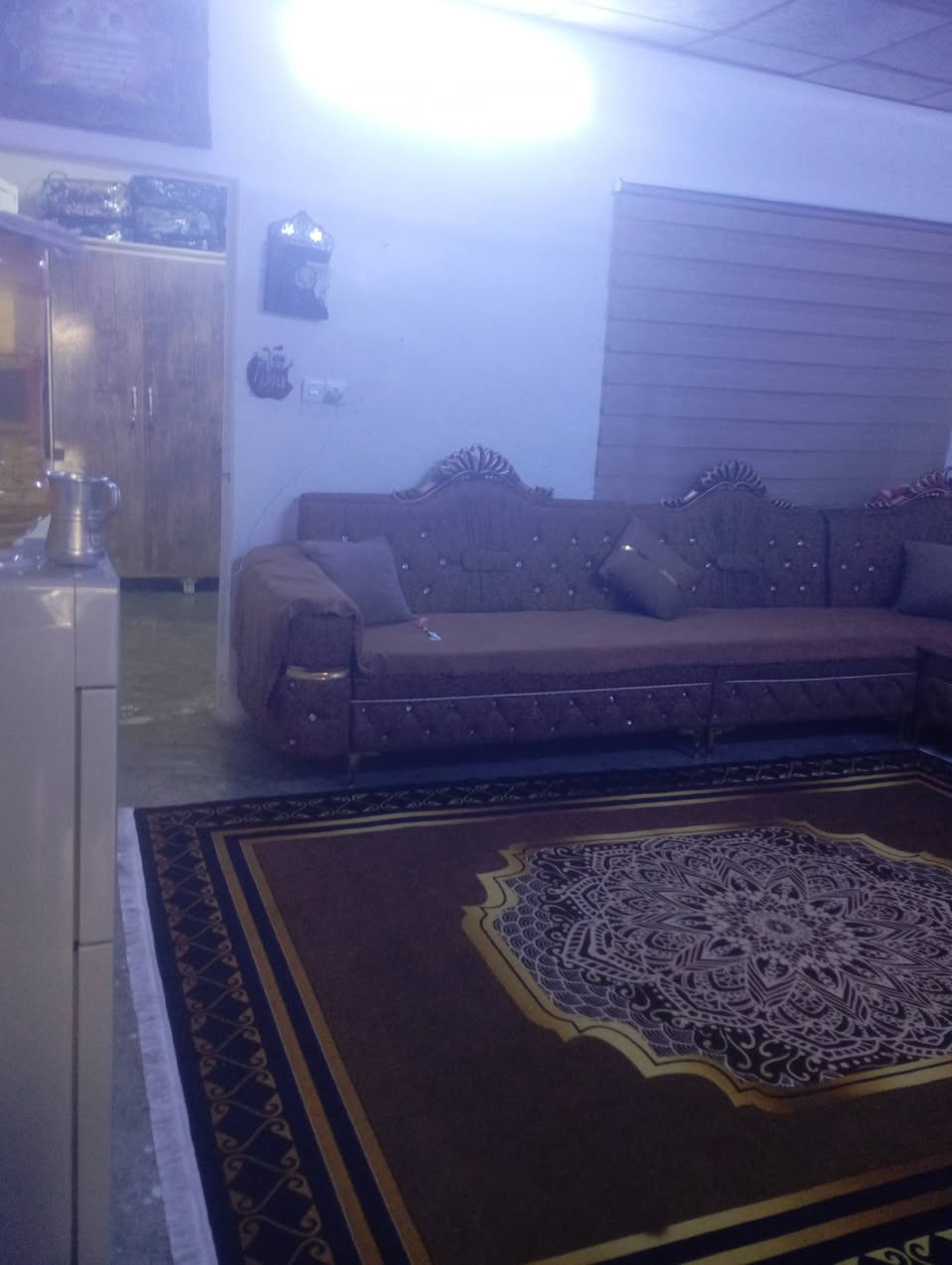 عندي هاي بيت بالحسابات قريب من جامع الفاتح السعر 28 مليون بيه مجال شويه رقم ***********
