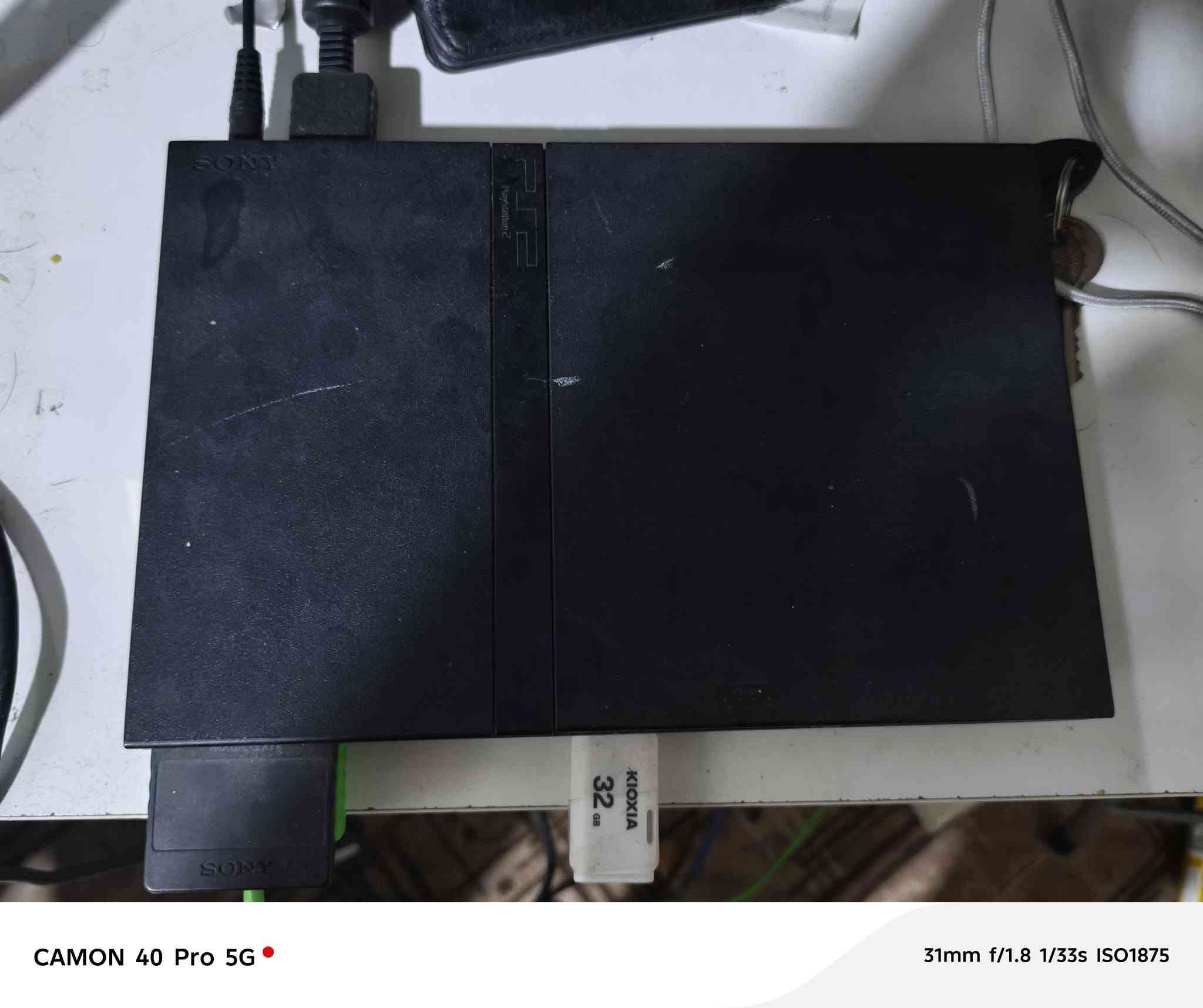 بلي 2 نضيف مع كامل ملحقاتة و فلاش 32 كيكا السعر 40 و بي مجال ***********
