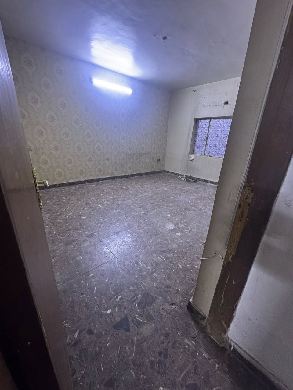 للايجارالسيديه بيت 150يحتوي على ثلاث غرف نوم ثنين كبار وحده صغيره صاله كبيره مطبخ كراج حديقه للاستفسار ***********
