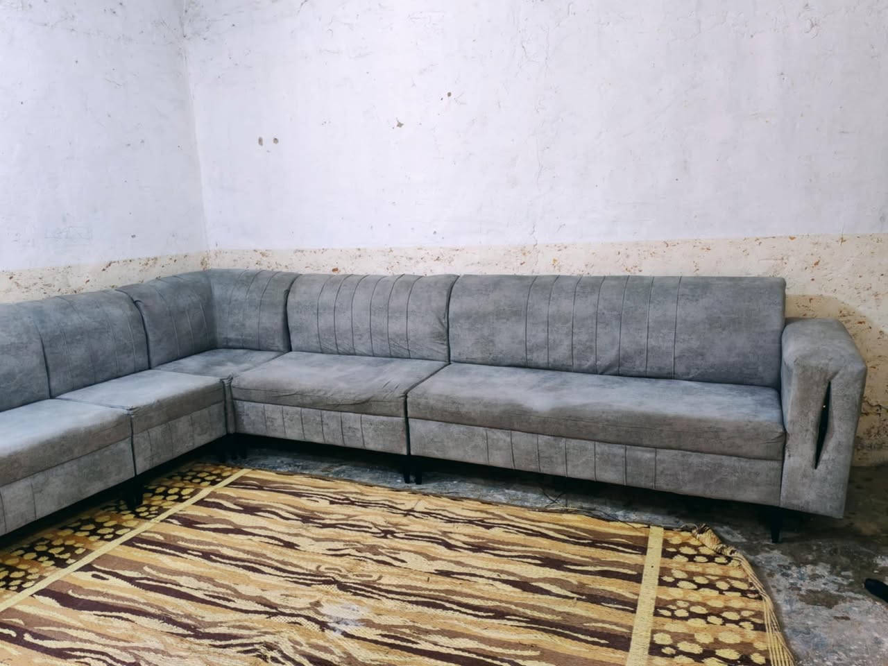 ديوان 10 اخو الجديد حيل نضيف مابي اي ضرر السعر 200 العنوان الكاضميه يوجد توصيل بكروه ***********
