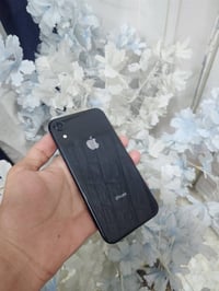آيفون XR • ١٢٨ • بطارية ٧٧٪