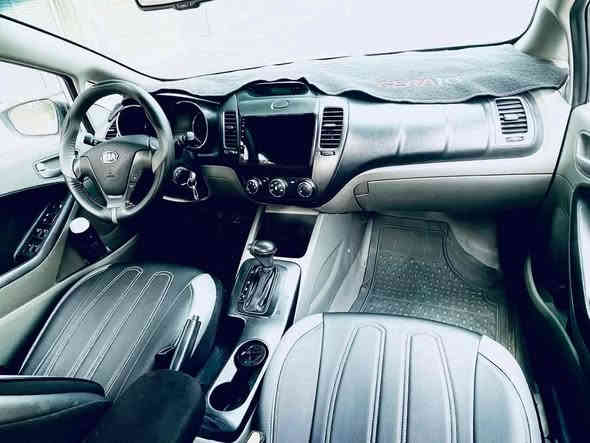 السلام عليكم سيراتو للبيع موديل 2015
صدر امامي خلفي جديد 
سنويه جديده لل2029 بأسمي رقم بغداد 
ماشيه 179 الف 
السعر 120 وبيها مجال 
مكان العامريه او ابو غريب 
***********
