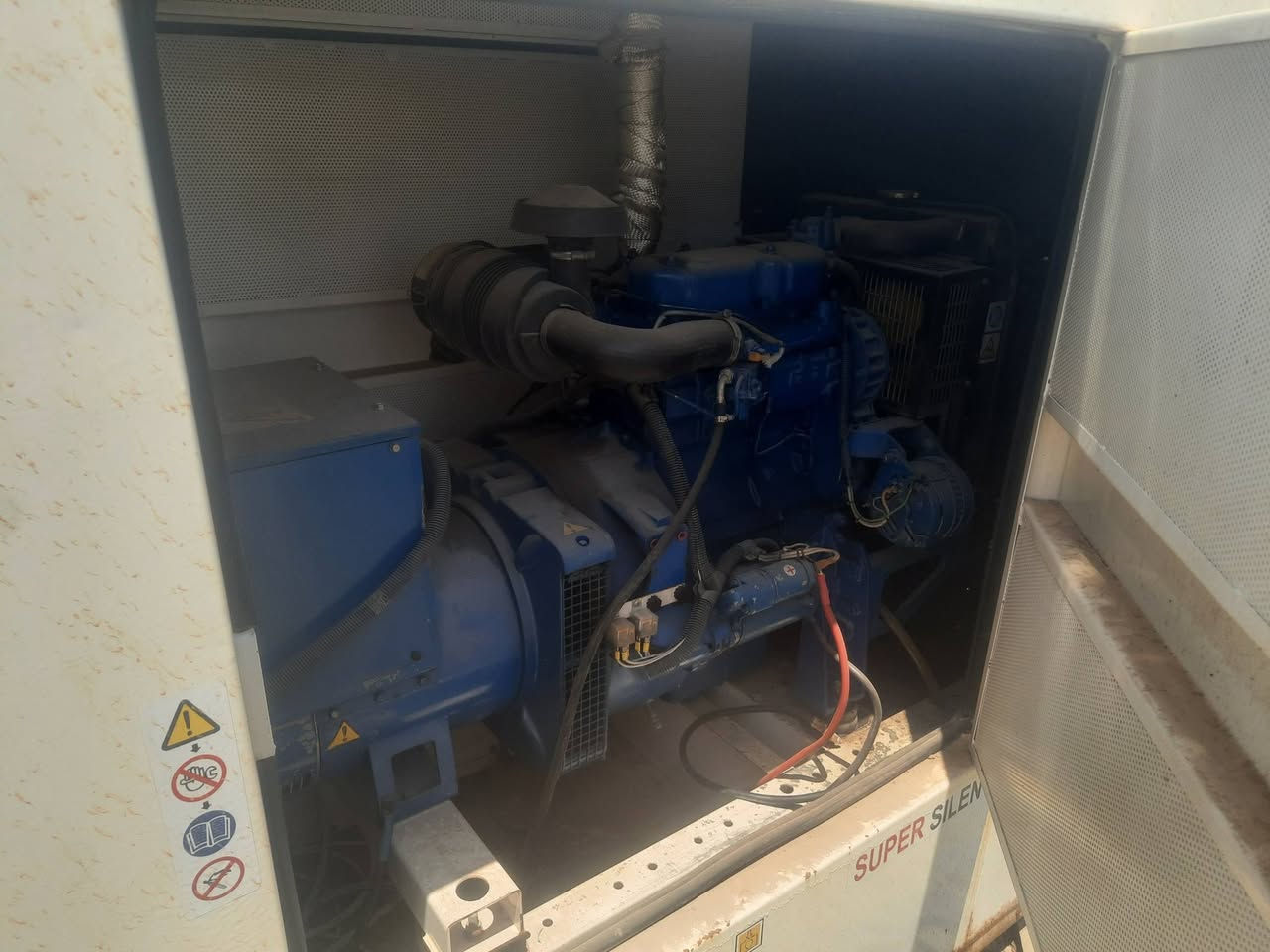 للبيع مولد كاتم 
بيركنز انكليزي 30KVA بريطاني اصلي شركة FG عدد ساعات التشغيل 543 ساعه فقط المولده بوضع الشركه ممفتوح بيه برغي 
مكاني الانبار /الفلوجه 
***********
