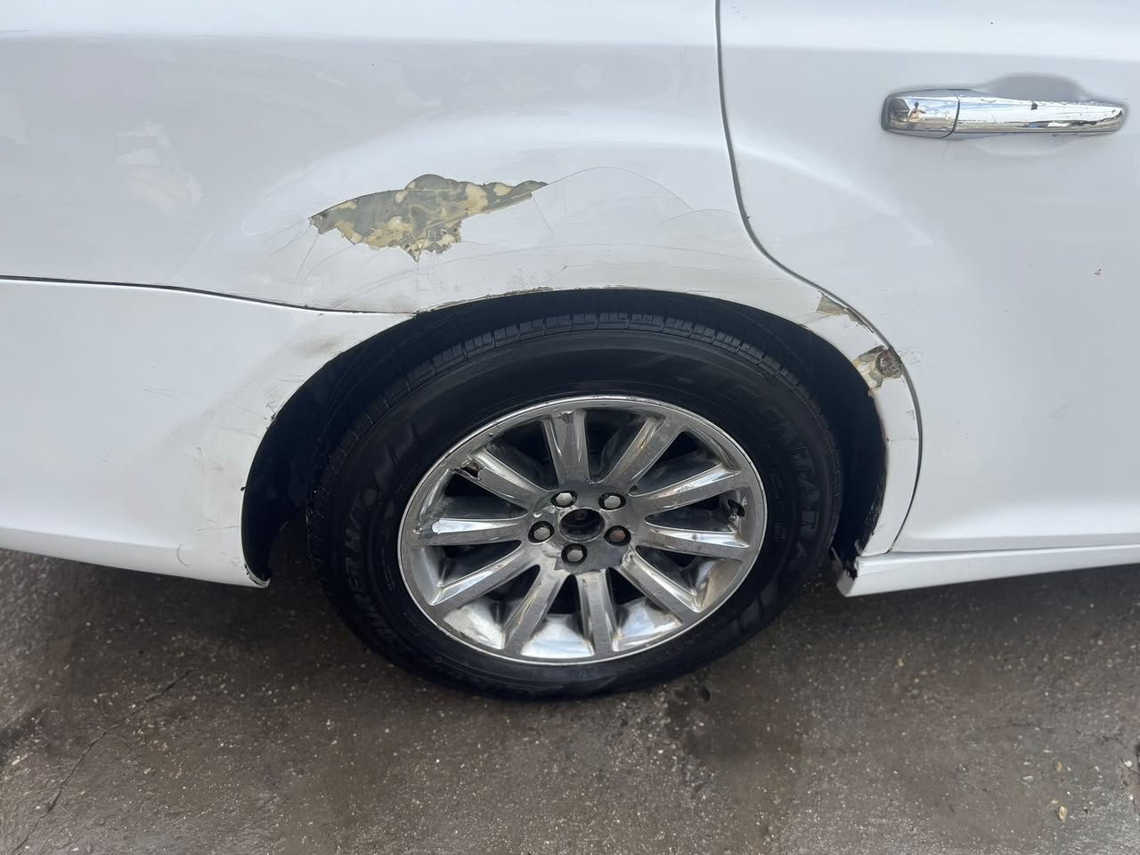 السلام عليكم اوباما 2012 سنويه 2031 بأسمي مكينه كير تبريد تدفئه عربانه جديده صارلها شهر السيارة بيها طخات موضحات بصور وبيها صبغ ابيع عام 135 وبيها مجال قليل هاذه رقم راعيها اتصلو عليه لحد يراسلني ع الخاص ***********
