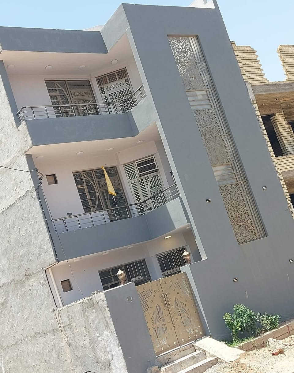 🏤 دار للبيع أو للأستثمار 🏠  الموقع بعقوبة ⬅️ السراي خلف قاعة فينوس للأعراس والمناسبات 🏝 بالقرب من كورنيش ديالى 
⚜️ [[ أو مراوس بدار سكني نزلة الحمام 🔺️ أو خلف مرطبات الأمير هاوس 🔱 أو بعقوبة المركز ⭕️ او كورنيش ديالى ]] 🛣 خدمات كاملة 
💥 موقع مميز 🏩 نوع العقار طابو زراعي ملك صرف على القرار ( ٢٥ )
🛕 ممكن ان يكون الدار للأستثمار وارده الشهري اقل شي (( مليون )) وممكن ان يتأجر لشبكات [[ الأنترنيت والأبراج ]] ☎️ لمعرفة السعر لطفا التواصل بالخاص ☎️ 
⭕️ مساحة الدار ( ١١٢ ) متر ✅️ واجهه ( ٨ × ١٤ ) متر 🏘 ثلاث طوابق 
🏨 طابق الأول ⬅️ ( ٢ ) غرفة نوم 🏛 وستقبال ⬅️ وصالة🛖 ومطبخ🚽 ومجموعة صحيات كاملة داخلية وخارجية ومناور عدد ( ٢ ) 
🏠 طابق ثاني ⚜️ [ ٢ ] غرفة نوم 🔱 وستقبال 🏛 وصالة 🛖ومطبخ 🛁 ومجموعة صحيات كاملة 
🏘 طابق ثالث 🏡 [ ٢ ] غرفة 🏛 وستقبال⬅️ وصالة🔱 ومطبخ🛁 ومجموعة صحيات كاملة 
🏘 مواصفات الدار 🏖 الأرضية صب شريطي ( بتلو ) 💡كهربائيات الدار بوري دفن سعودي 🗼 تأسيس منظومة كاميرات 🚪الأبواب الداخلية تركي درجة اولى (قاصة ) 🏝الأرضية الداخلية ( سيراميك اسباني ) 💥💥

للاستفسار مع مكتب المصطفى للعقار ☎️
 موقع المكتب ⬅️ مدخل العزات مجاور اسواق نوتيلا الغذائية 🛒 او التواصل على الماسنجر او الواتساب على الرقم *********** 📞📞
