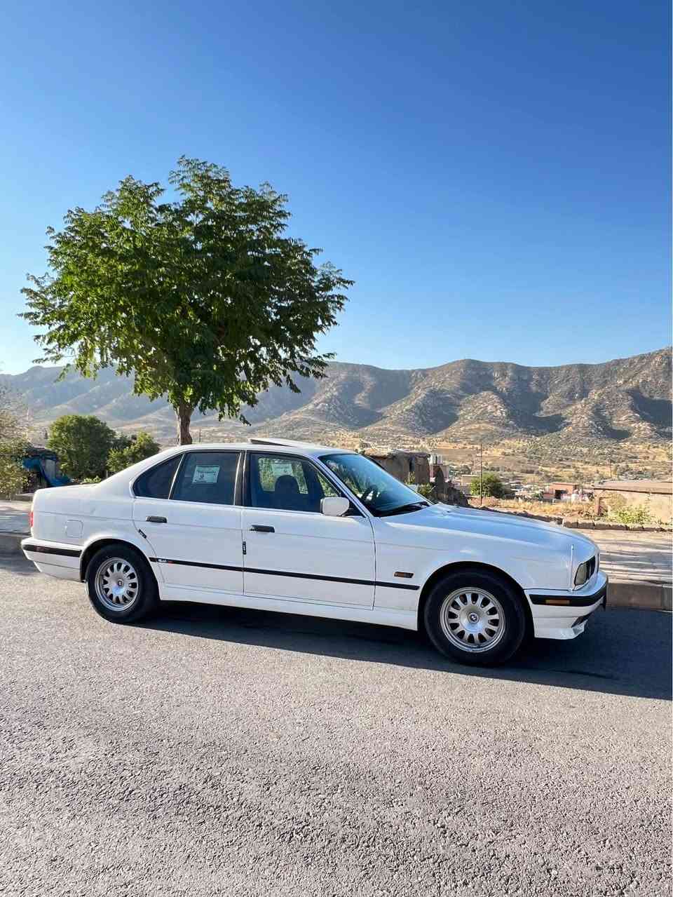 Bmw 1992 توماتيك 525ماكينه بي دعم و سبغ سلايت ماكينه گير شرت شغال كوشن جلد داخلي باقژه كه له ك سياره ليكدايه مسرف تيدانينه سعر ٧٨ مجال غورامه نينه رقم *********** دهوك, العراق
