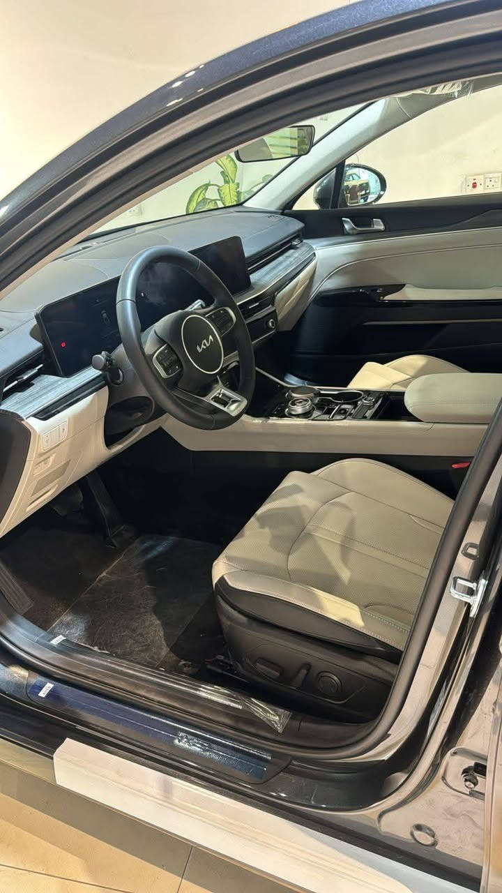 السلام عليكم 
بابل / الهاشميه
كيا K5 2024  هايبرد 
خليجي محرك 2000 ماشيه 40 فول مواصفات نظام قيادة 3  ناقل حركة ماوس كشنات جلد كهربائيه كشن السائق اوتو  تبريد قطعتين 8 سرعة تحكم ستيرن كامل شاشه لمس مع شاشة رقميه للعدادات كامره خلفيه 3 وضعيات حساسات جميع الاتجاهات اشاير بالمري ونظام شفط اوتو بصمة تشغيل عن بعد  بانوراما فول الفول مكفولة  السعر 225$ رقم الهاتف ***********
