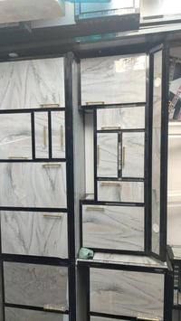 يوجد كاونترات جديد للبيع القياسات. 1_مترين ونص والسنك متر 30 مرمر 2متر...