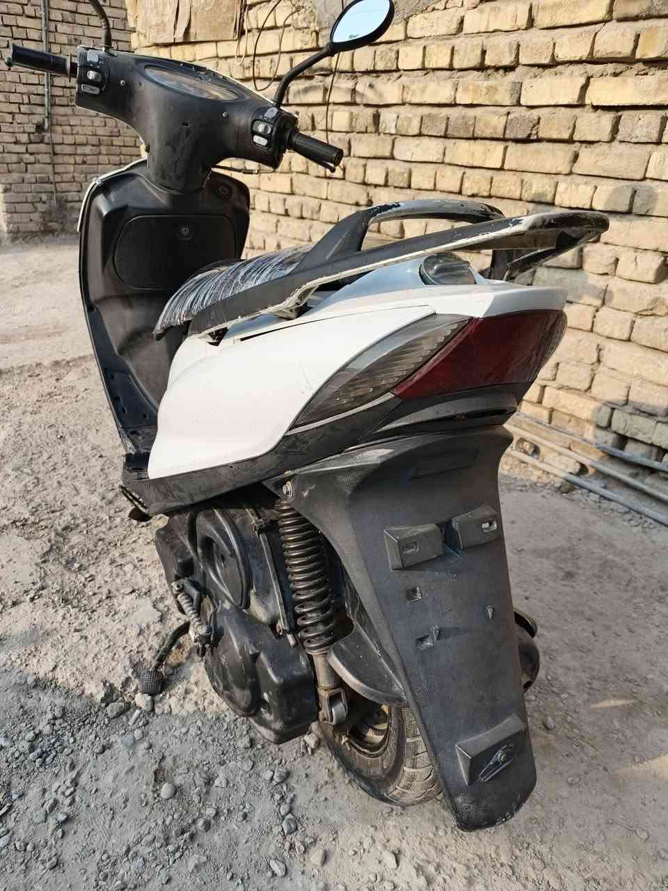 سلام عليكم
دراجه للبيع ماكس 140   
نظيفه كلش مكينه نظيفه كير كهربائيات كلها شمال تايرات جديد  بريك خلفي أمامي  لايت زنون 
عنواني الناصريه الحبوبي 
رقم التليفون ***********
