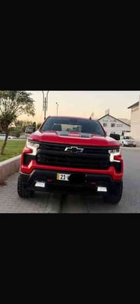 شوفلريت سلفرادو ٢٠٢٣ RST  حادثها جاملغ خلفي وباب فقط  بدي كصير باب طوي...