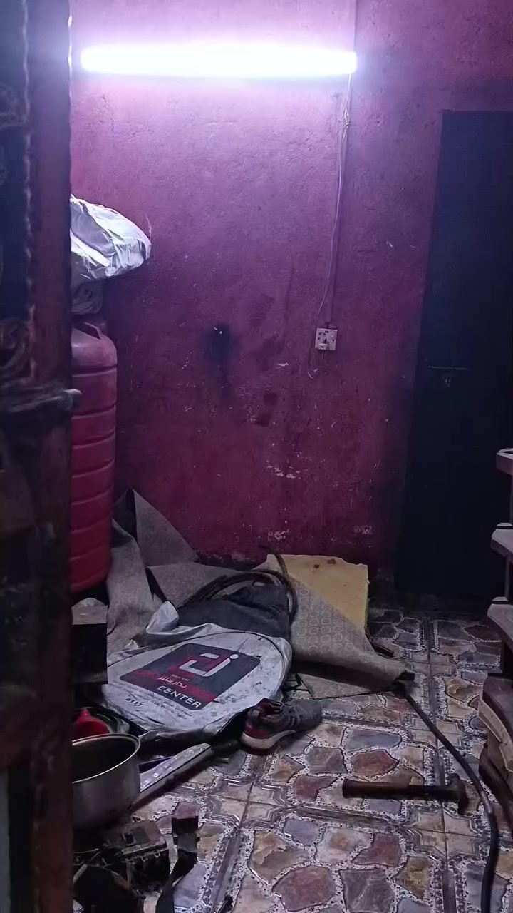 السلام عليكم دار حواسم للبيع في المقعل قرب السكك جداً قريب على الشارع للأستفسار الأتصال ***********
***********
