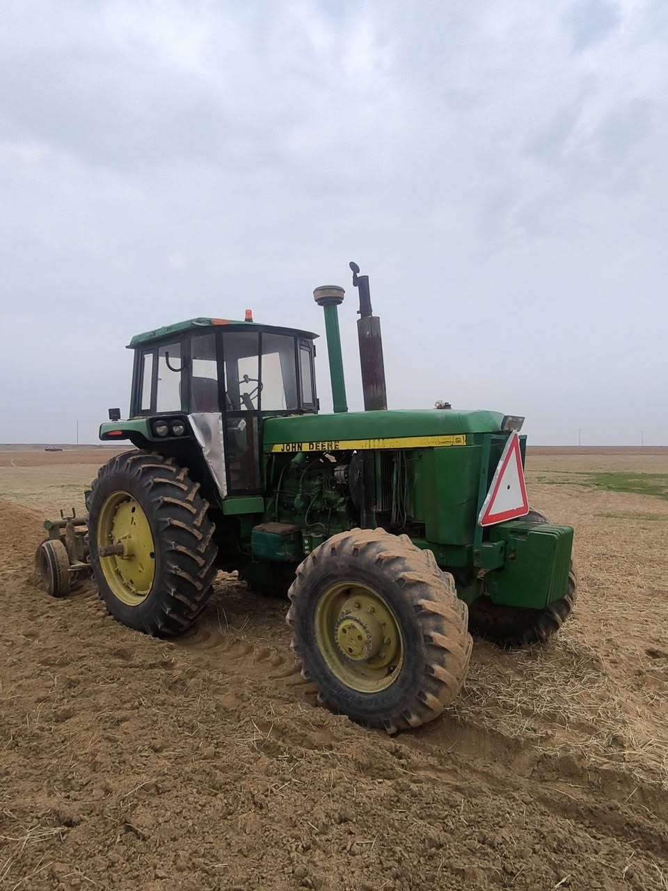 السلام عليكم بيع مستعجل مكينه 88  رقم وسنويه شرط الفحص والعمل مع دسك 14صاج جديد السعر 16وبيه مجال بسيط العنوان صلاح الدين بيجي  ***********
