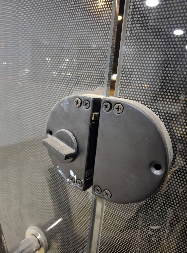 جم خانه  للبيع  نضيفه 
ارتفاع   ٢٧٠    👈مترين و ٧٠  س
عرض  ٤٧٣    👈  اربعه متر و ٧٣ س   
موقع في  سايدين كوباني 

السعر   ٢٥٠  الف  

  *********** كركوك, العراق
