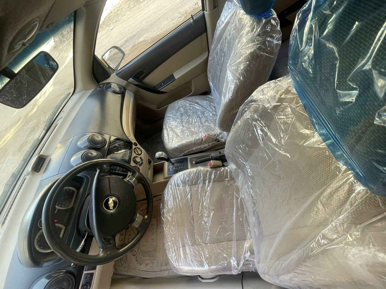 السلام عليكم 
افيو موديل 2011الشركة العامة 
سيارة جاهزة اوتماتيك
كير مكينه خير من الله 
تبريد ثلج توه شاد منظومة جديدة
حداديه حلوة
تخم تاير كهربائيات كلها شغالة
دواخل جديدة
باتري 
مكان السيارة بصرة مناوي لجم 
السعر 45وبيها مجال للشراي
للاستفسار : ***********
