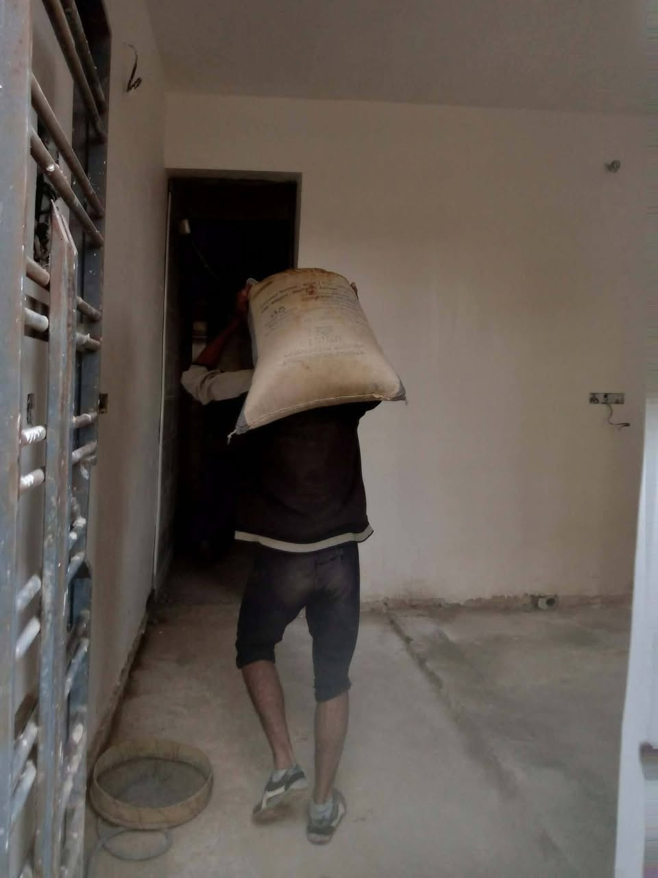 سلام عليكم اخوان كادر ابو سجاد    نشتغل تصعيد مواد البناء عل ضهر دخل بغداد ***********
