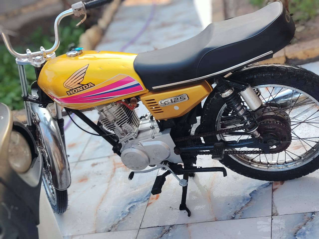 سلام عليكم دراجة تعمير هسة توى كملت مكينة نامة بلدي شاصي نامة بلادي مكينة ما مفتوحة وشاصي عدل مامعوج الدراجة سامتة نقص برقي مابيهة لسعر 450وبيهة مجال قليل رقم الهاتف ***********
