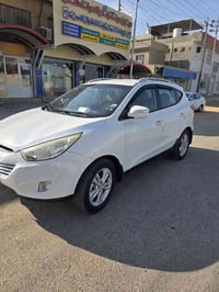 توكسان موديل ١٢ سياره نظيفه  وارد خليجي رقم بغداد تحويل مباشر كير ومكي...