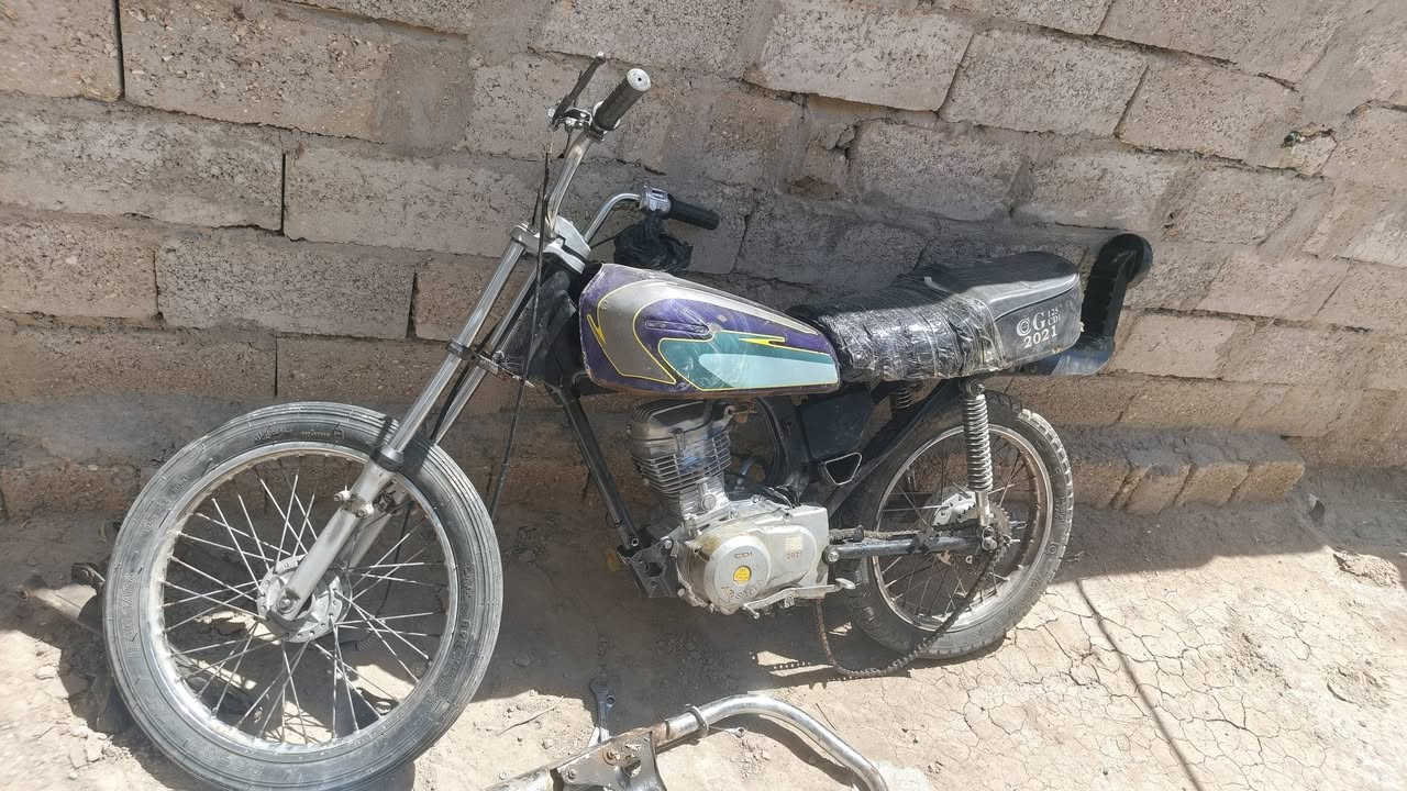 دراجه كلك البيع متروكه كله شخل محرك نضيف ينقر تنقر  2021  بدون شاصي تنباع فقط خراض وايله 2 + شوته +كابريتر +راصطه ثقيل +دبلات امامي وخلفي +صلانصه  سعر 125  *********** دراجه جيب شاصي شخل وروح كله شخال

