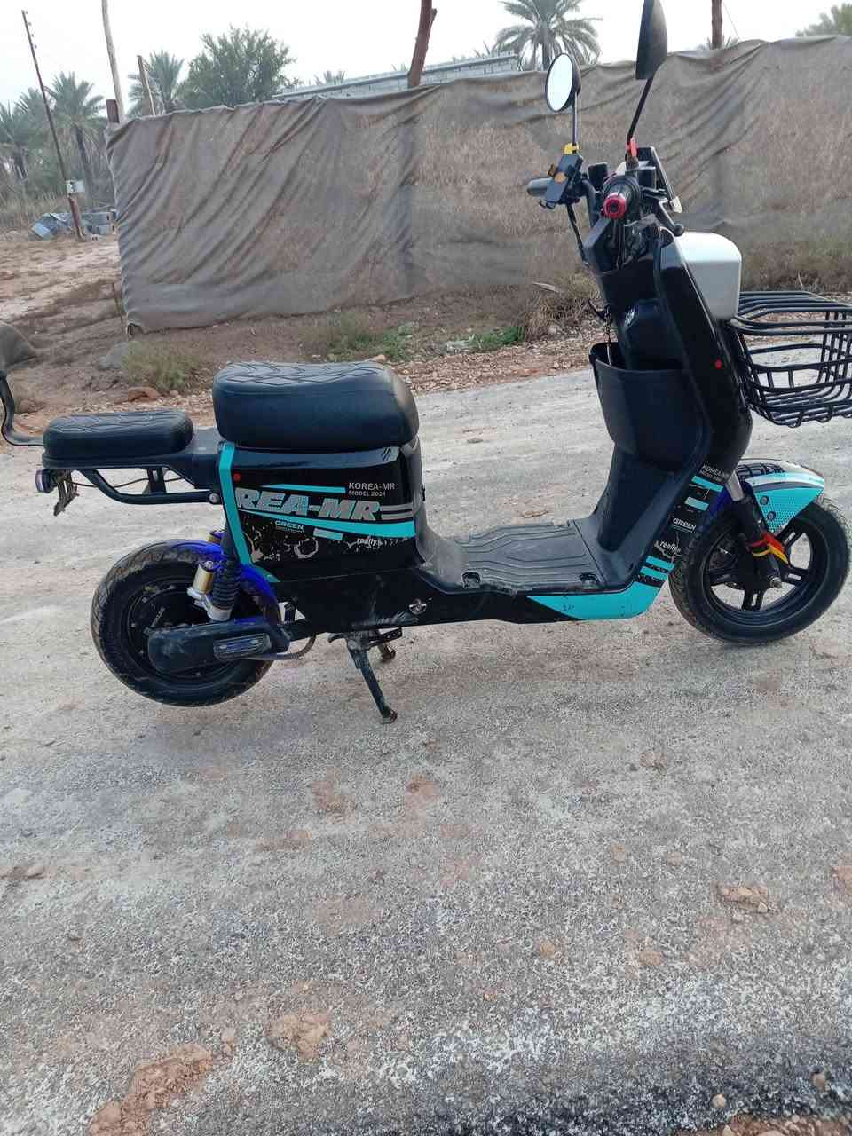 سلام عليكم دراجة شحن للبيع موديل 2024 دراجة كاملة ماناقصهة شي السعر 450 وبي مجال العنوان ديالى الكاطون رازي رقم الهاتف ***********
