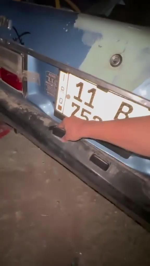 السلام عليكم كرونه موديل ٨١مكينه بلاديه كير اوتو السياره تخبل كلشي بيها بلادي تبريد ثلج كهربائيات كلها شغاله معروضه ب ٤٢ وبيها مجال رقم بغداد الانكليزي تحويل ثاني يوم***********
