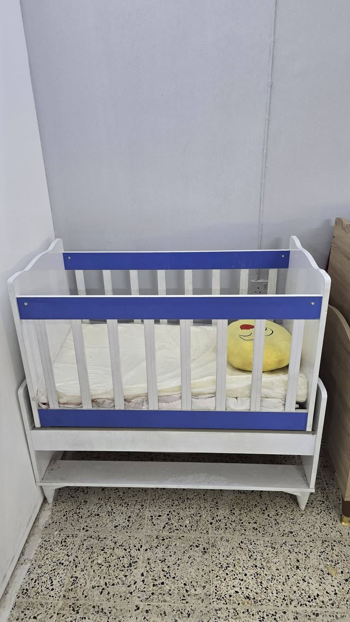 السلام عليكم 
جرابي اطفال ٤٠الف الواحد 
ميز مكتبي صغير ٤٠ الف
غساله LG شغاله بيها بس نظام واحد ميشتغل ١١٠ الف
المكان اليرموك حي الداخلية 
***********
