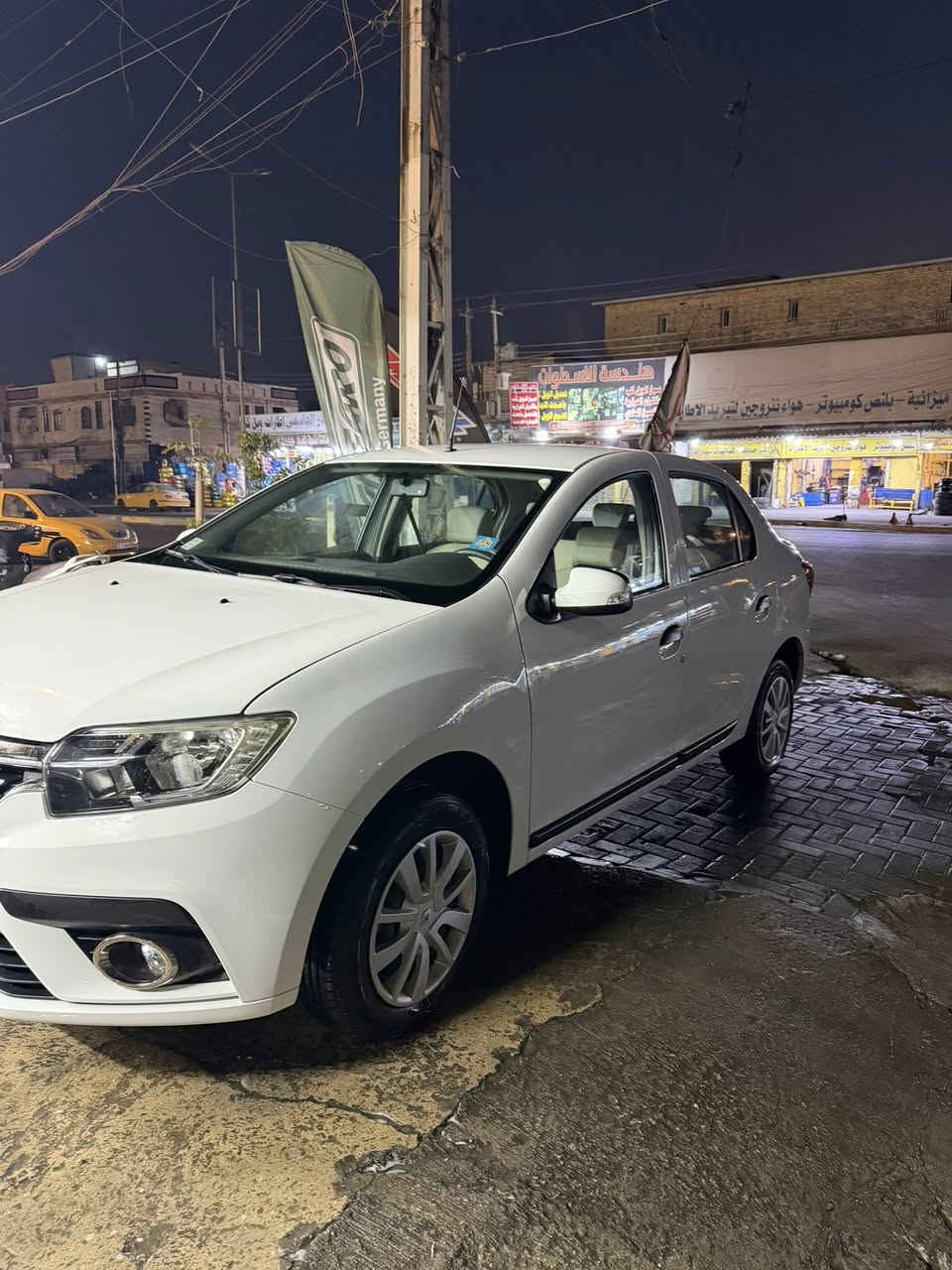 السلام عليكم رينو سمبل موديل2020 كامرة شاشة تحكمات
السيارة باسمي زيرو ماشيه 2000 فقط مكفوله من كلشي محد صاعد بلصدر😂😂😂
وسعرها كلش مناسب للجناي واليعرف بيهم..سعرها 100..شده  وبيهه مجال بسيط..***********
مكان بغداد الكرخ
