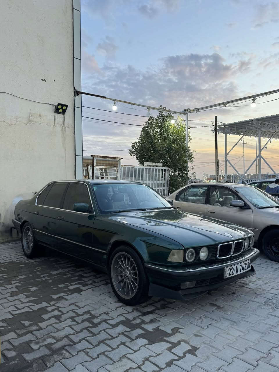 الحلوه البيع بي ام 730i مسكر (زيتوني ) موديل 93 اصل بليته وسنويه 
رقم اربيل دولي 
فول اوتماتيك 
صاج ملكي 
فتحه + برده خلفيه
دبل جكمجه 
دبل اير باك 
ويل 18 البينا 
مكينه وكير وحداديه شرط بدون اي اعطال ترايها يخبل
غرفه رصاصي جديده  السياره مال جناي وين ميعجبك سافر بيها
وسعرها بلاش بلعافيه ع الياخذها 68$  مكاني بلنجف 
***********
