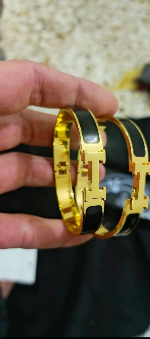 سورار سلون فتون مدري شسمه مختم مثل مموجود بلصوره موجود 10قطع 7 اسود و 3 ابيض


**إذا كنت صاحب هذا الإعلان وتريد حذفه لأي سبب، رجاءا أرسل رسالة إلى الدعم الفني**