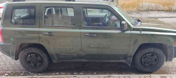 السلام عليكم
سياره جيب موديل 2008
 وارد امريكي حادثها منشور سونر جاملغ وربع من الباب 
كفاله كير ومحرك 
تخم تار جديد باتري جديد 
كمبريسر تبريد عاطل 
سياره جاهزه وبلادية
دخاليتها نضيفه 
بيها طخه بلباب الخلفي بلعراق موضحه بلصور 
السعر 70$ وبيها مجال
مكان السيارة بغداد المدينة 
السياره رقم جديد هزه جديده وبسمي 

رقم. ***********
