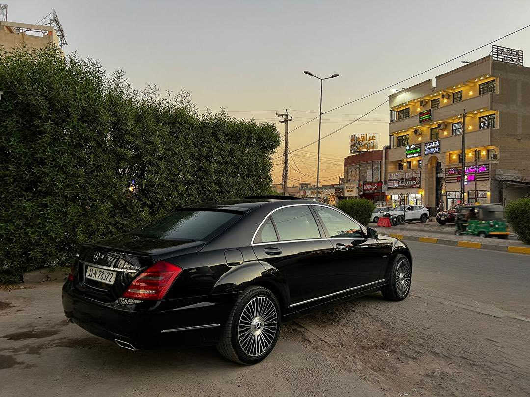 السلام عليكم 
مارسيدس s350 موديل 2011 وارد يابان
محرك 6 سلندر 
مغلفه ppf
 كشنات امامي خلفي خزن و تدفئه و تبريد
فتحه
كروس سرعه
تخم تاير جديد
ابواب شفط
رادار
جكات
بردات كهرباء عدد 5
حساس امامي حلفي
السونر منشور ويه الصور
السياره ماشيه 162كيلو
السعر 23500$(دفترين و35)
مكلف بلنشر 

رقم صاحب السياره
***********
