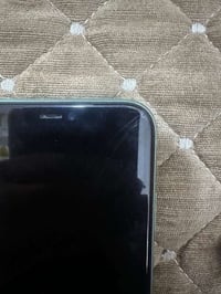 آيفون ١١ • ٦٤ جيجا • شاشة مكسور