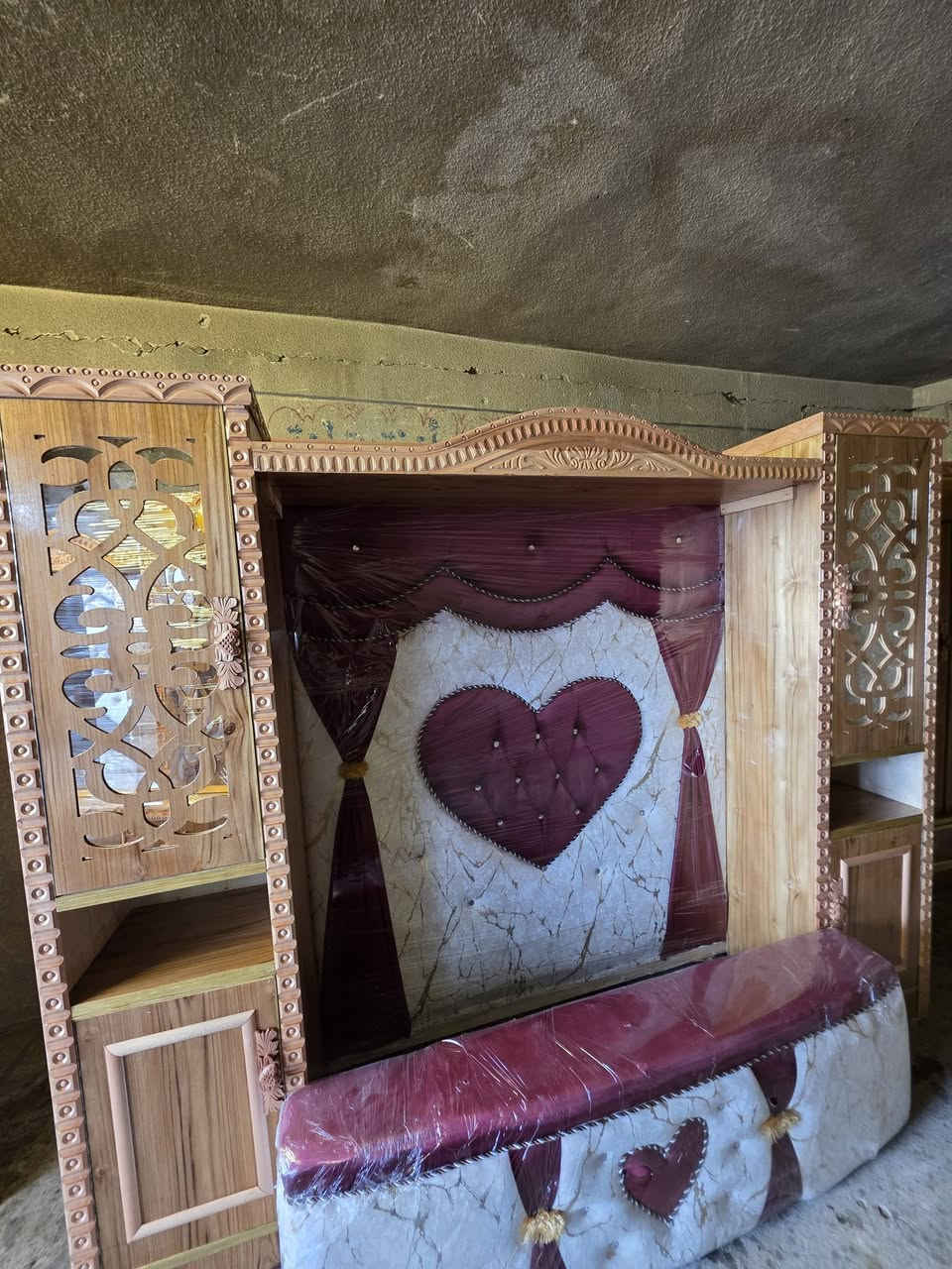 غرفه خمس ابواب ابراج ناصي جديده مامستعمله عرض خاص السعر 750 قفل بدون معامله عنوان موصل باب جديد قرب نادي الفتوه ***********
