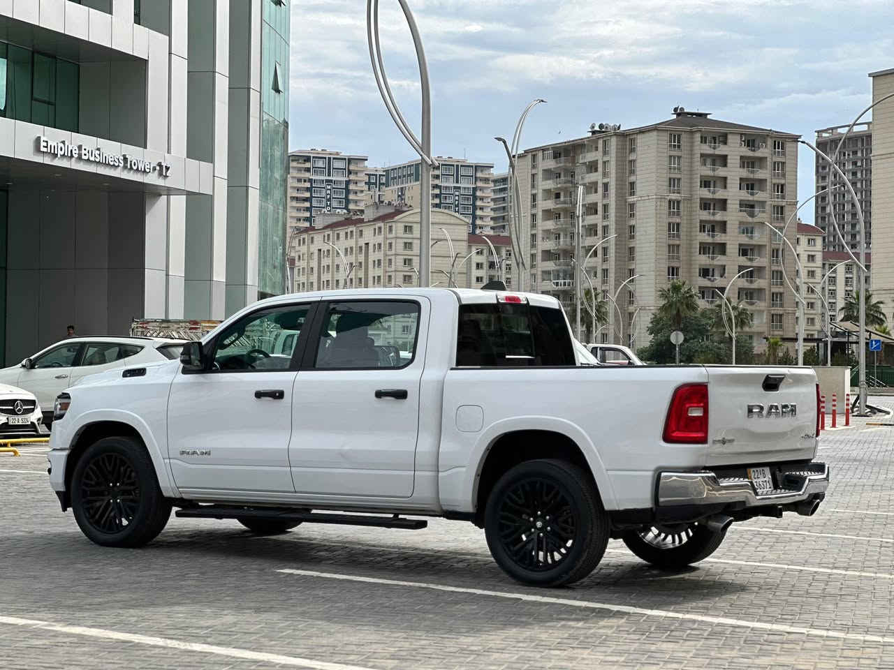 1500 RAM🔥 موديل 2025
دفع رباعي(4x4) جاهز لكل الطرق

محرك 6 سلندر توين توربو

✅ الحالة :

 بدون صبخ وكالة 

باب جبير+ بودي قصير

بك هورن (Bighorn) المرغوب

✅المواصفات : 

شاشة وسطية كبيرة حديثة 

كاميرا خلفية + حساسات 

تشغيل بصمة (stop/start) 

نظام دخول ذكي 

كير اوتوماتيك 8 سرعات 

مقاعد مريحة قماش / كهرباء 

تحكم ستيرن 

مثبت السرعة 

نظام توفير الوقود eco mode

نظام مانع الانزلاق و الثبات 

إنارة ليدLed امامي و خلفي 

✅الميزات :

محرك اقتصادي مقارنة القوة 

 سيارة نظيفة و رقم جديد ✅

السعر 355$ ورقة و بي مجال 

الموقع : اربيل

الرقم و واتس اب  : ***********
