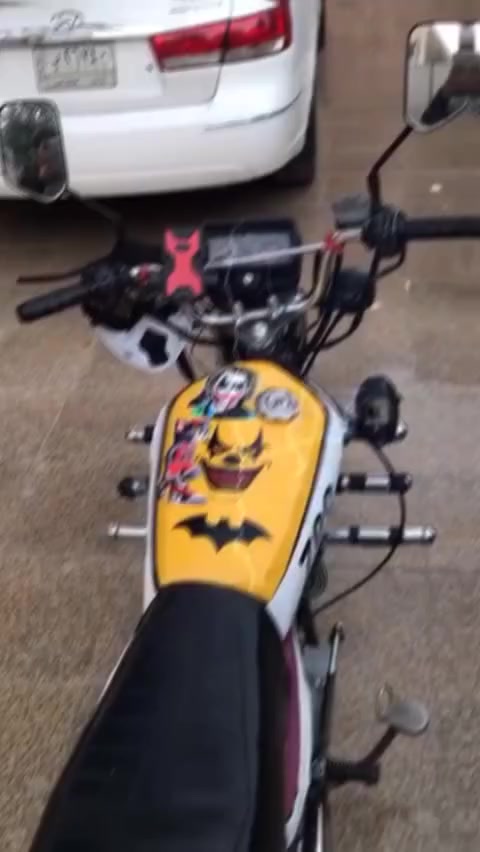 سلام عليكم ورحمة الله
خوان دراجه موديل18فول بس باتري وجوزه 
سعر400ول مو شراي لا يراسل تواصل 
واتساب ***********
