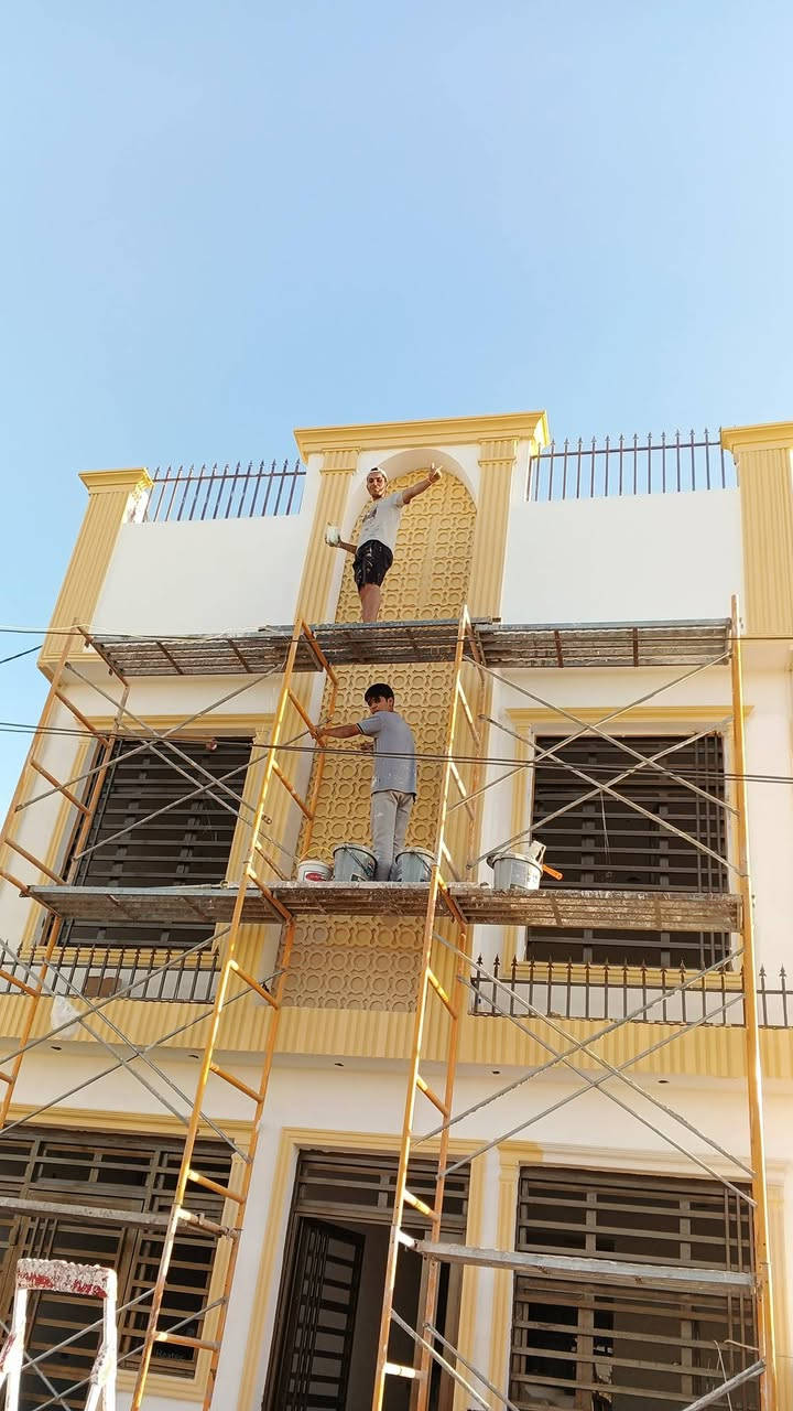 السلام عليكم اخوان خلفة صبغ وطلس وسحب وترميم ومعالجه رطوبة وعوازل اسطح وصبغ وتطعيم واجهات  متفرغ عمل درجة اولى اطلع يوميه او قطعي مكاني بغداد بالاعلام ***********
