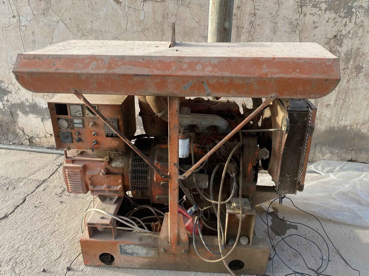 السلام عليكم
مولد للبيع IVECO ستندر كامل
⚡ 25 كيفي مضمون
🔧 3 بستم – 3 سلندر
🏭 محرك فيات / إيفيكو إيطالي أصلي
🛠️ المولد كامل (محرك + دينمو)
💪 يتحمل شغل ثقيل ودوام طويل
السعر 25 وبي مجال بسيط 
استفسار على ***********
