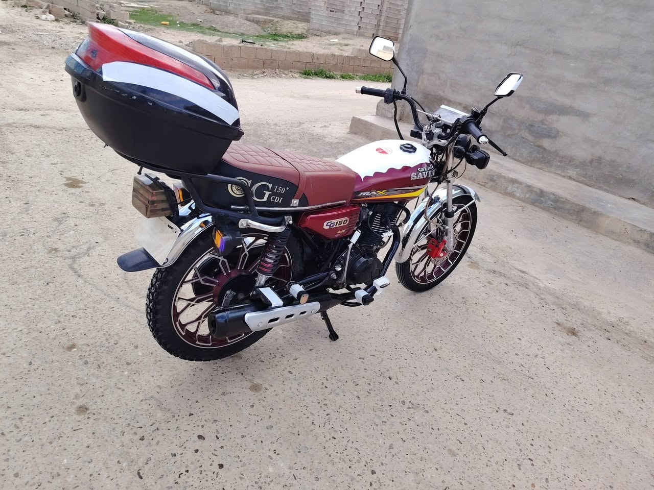 سلام عليكم ورحمة الله وبركاتة للبيع سيفان فول الفول 
موديل 2024✅☑️

محرك كبير 200✅☑️⚙️⚙️

مامفتوح🔧⚙️🛠

شاشه📟📟📟

سلف هدر شغال🔖🔋

لايت بلاجكتورات شغاله 🚦🚥🚨🚨

اشاير يمين يسار🚨🚥🚥🚨

السعر 650 وبيه مجال 👉💵

العنوان صلاح الدين قضاء العلم 👉👉👉📍📍

📲***********📲***********📲
