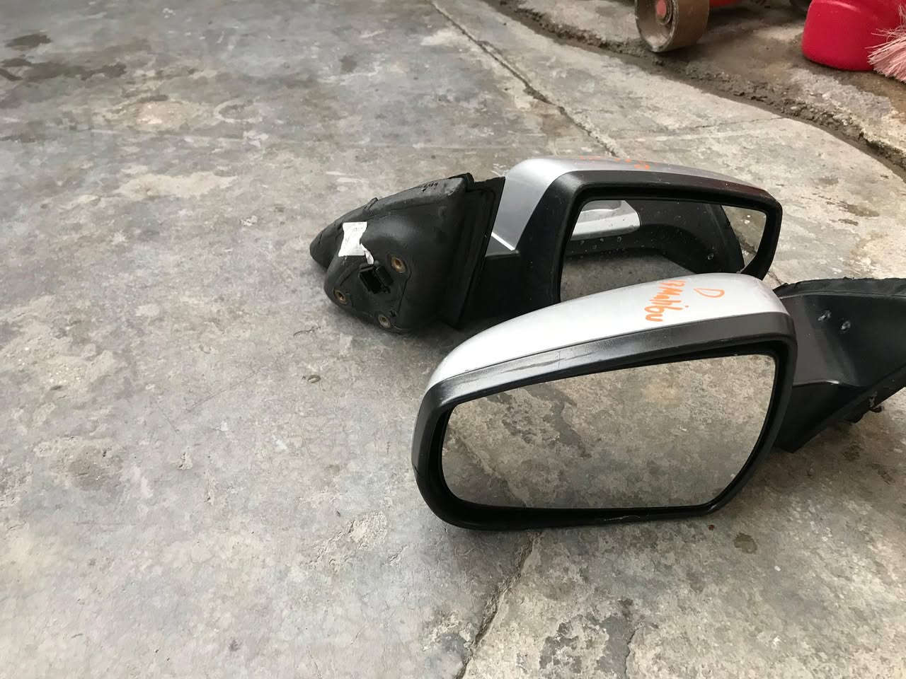 مري ماليبو موديل 14 للبيع سعرهن 40 الف شباج ماليبو موديل 14 كامل للبيع سعرة 50 الف مكاني بغداد ***********
