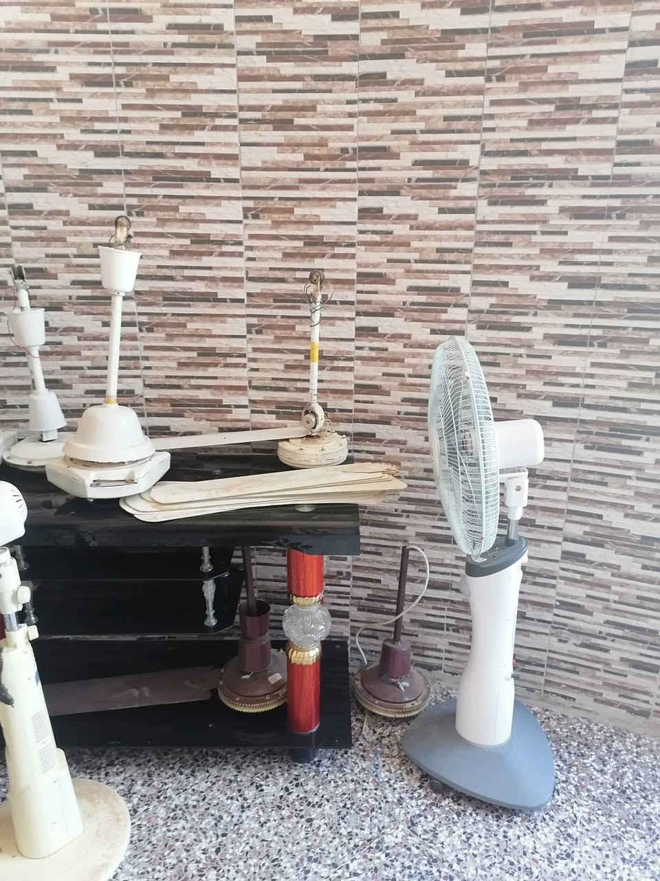 السلام عليكم،، يوجد اغراض مستعمله للبيع سبلت، لوكر المنيوم، مغسله هي والقاعده والخلاط، سوير طفل، مرواح سقفيه متعددة الصنع ميز تلفزيون مراوح عمودية تصل ع الرقم ***********،77712844930 كربلاء الحسينيه
