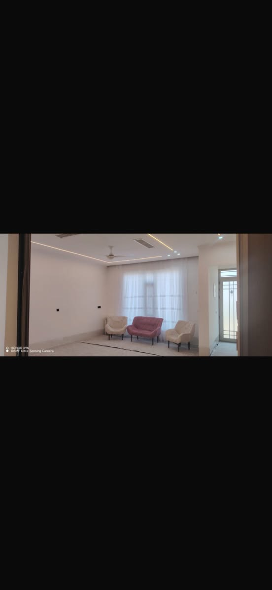 🏘🏘بيت للبيع ديالى خانقين / سيروان 
فرع خلف الجامع رسول الاعظم  بالبداية 
مساحة 200 متر طابق ونص بناء حديث 

طابق الاول 
2 غرفة نوم واستقبال وصالة داخلية ومطبخ حار وبارد ومجمع صحيات داخلي وخارجي 
وحديقة وكراج سيارة 
طابق الثاني 
1 غرفة نوم وبيتونة 

علماً بناء حديث وفول سيراميك وسقف مغربي 

السعر / 70 مليون بي مجال 

للأستفسار اكثر اتصال بالارقام فقط 
***********
***********
مكتب فريا موفق للعقار

