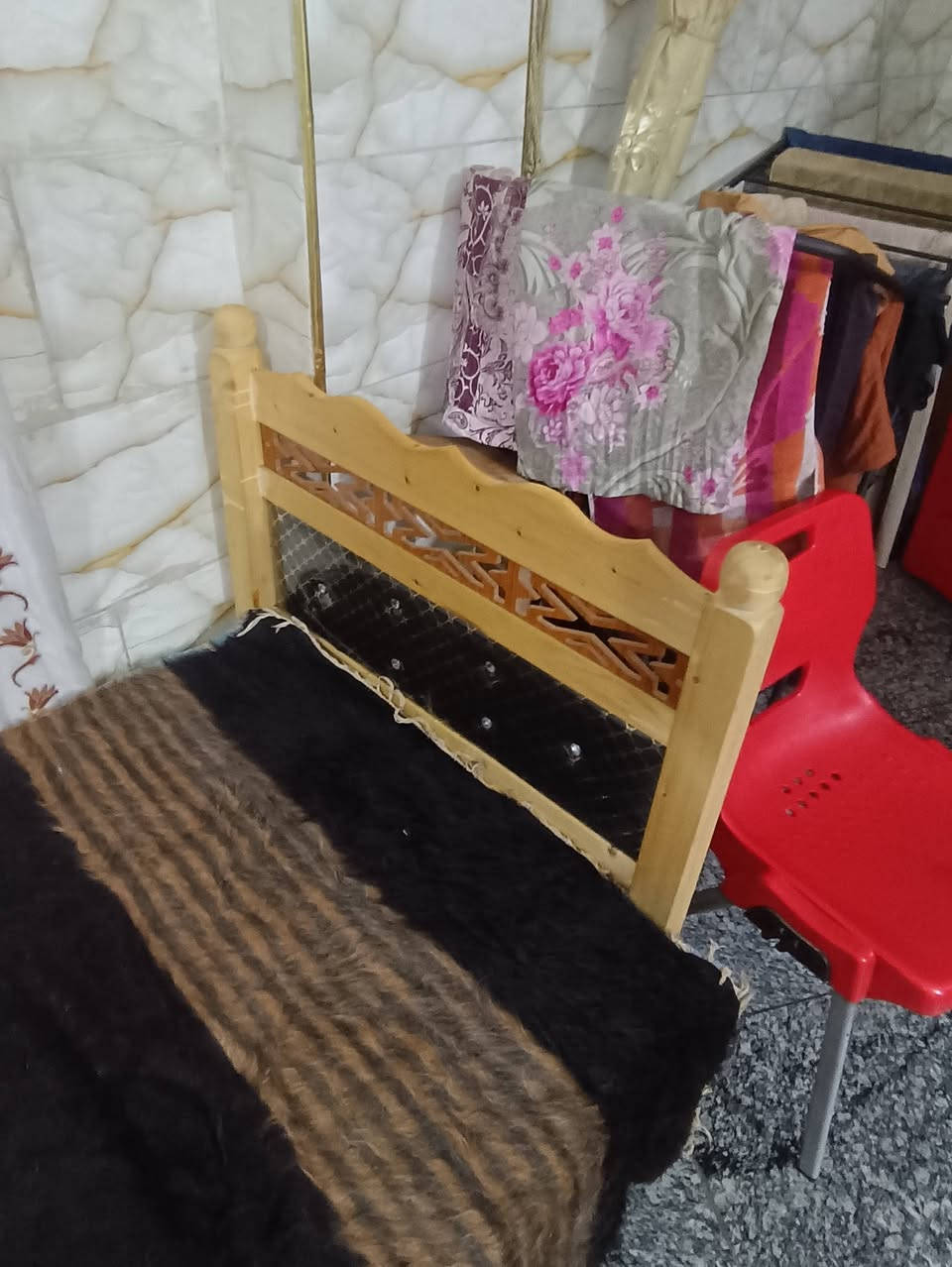 سلام عليكم جرباية للبيع خشب السعر 55ألف رقمي *********** واتساب عنواني بغداد الشعب شارع الصحة
