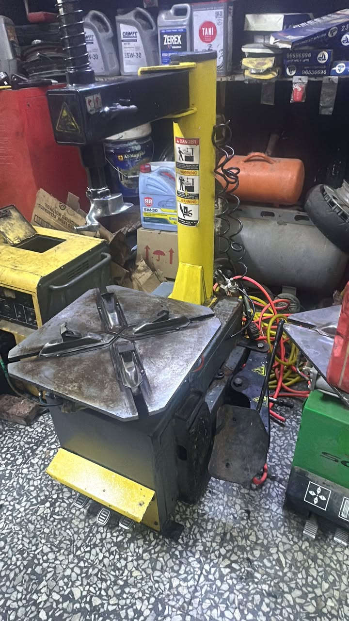 خالعه 24  نضيفه استعمال قليل بس جانت متروكه عندي اكثر من وحده اي نقص مابيها شغاله فول عل فحص وعندي بعد بلنص وكمبريسر تريد كلهن تريد حاجه بكيفك مكانها بغداد بلديات 

***********?
