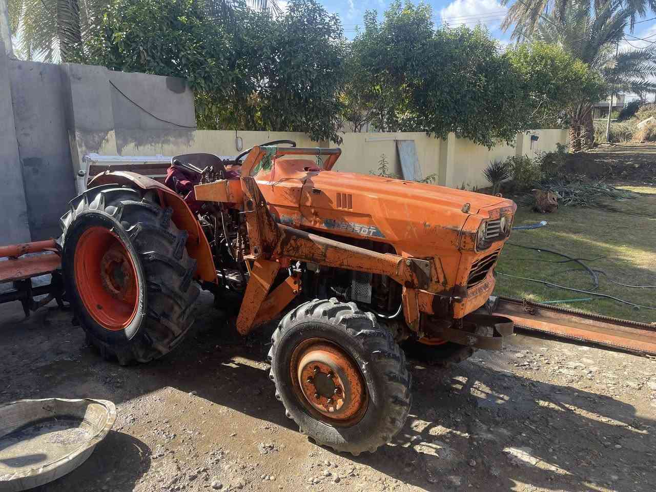 السلام عليكم للبيع كابوته 3 بستم. تجفيت جديد مكفوله كير اكسل محرك. مع كيله ورفاسه ام الشيشين تخم تاير موديل 84 بدون رقم 
واسط الصويره ***********
