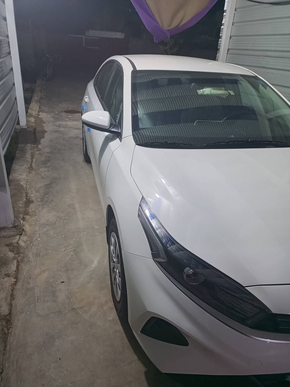 كيه سيراتو مديل 24 ماشيه 7  الف نص فول مكينه 200 السعر 185 وبيهه مجال مكان السياره ديوانيه قضا الحمزه ***********
