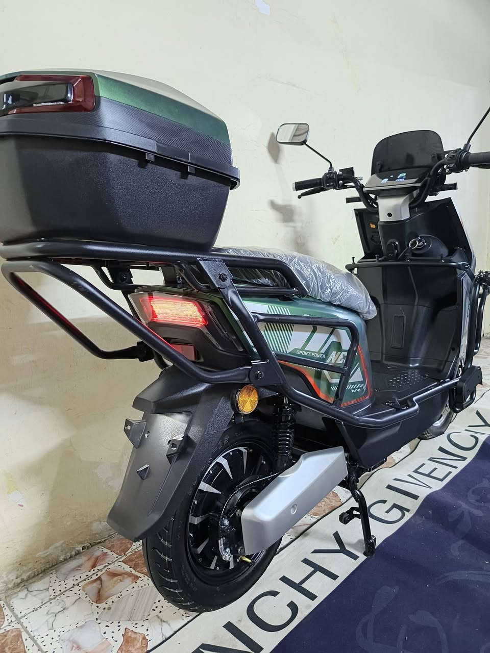 السلام عليكم ورحمة الله وبركاتة...
دراجة الصقر King  جديدة لوك اخت الزيرو موديل 2025استلام 2026

بطارية ليثيوم فوسفات الحديد 30A 72V

ملف 2000W

3تحويلات سرع

السرعة الحقيقية مع الوزن 80

تمشي بلشحنة الوحدة 90كيلو

نظام البكRالرجوع الى الخلف

نظام البارك P

MB3بلوتوث

شاشةTVTديجيتال نظام تحديد الأعطال والاعدادات والتنبيه
 وعرض الاعدادات

تشغيل سويج +بصمة +جهاز الانذار وقفل الامان 

لايت عالي ناصي زنون... سكن لايت نشرات متغيرة ألوان... بلوجكترات زنون ونشرات جانبية... اشاير يمين يسار... سطاب لايت لد بخاري... هورن

تايرات حجم 12العالي

منفذ شحنUsb

شاحن ذكي يدعم الشحن السريع والفصل التلقائي عند امتلاء البطارية بلشحن

بريك امامي خلفي دسك هيدروليك نظام Abs

مساحة تخزين واسعة

السعر ٩٧٥ ألف وبيهة مجال قليل للشراي

العنوان العطيفية قرب جامع براثا

رقمي***********
