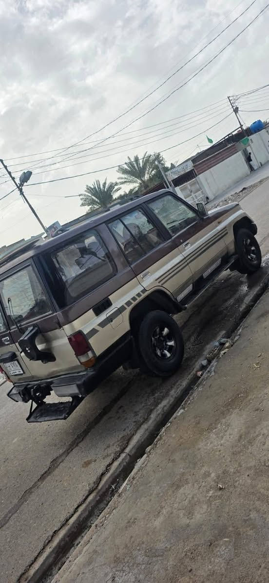 برادو
لاندكروز برادو للبيع رقم بغداد مديل ٩٦ 

محرك ٢.٥ vvt
سعر ٤٥ ورقة 
بغداد مدينة الصدر 

***********
