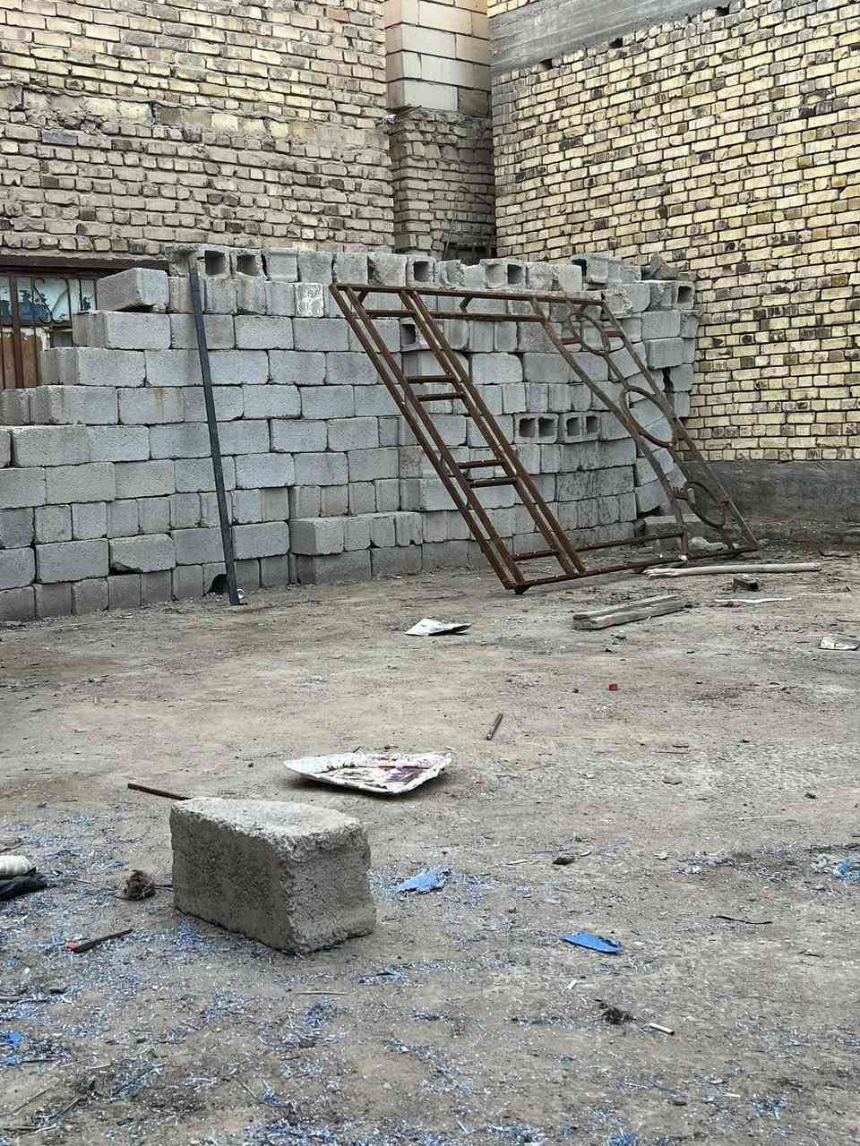 سلام عليكم حديد ديكور وبلوك كهربائي اكو مبني واكو ما مبني وسندويج نضيف وقفل مال سكله وجام خانه كزاز وباب دفتري حديد مال محل ورفوف مال محل غذائيه *********** مكان اريدو
