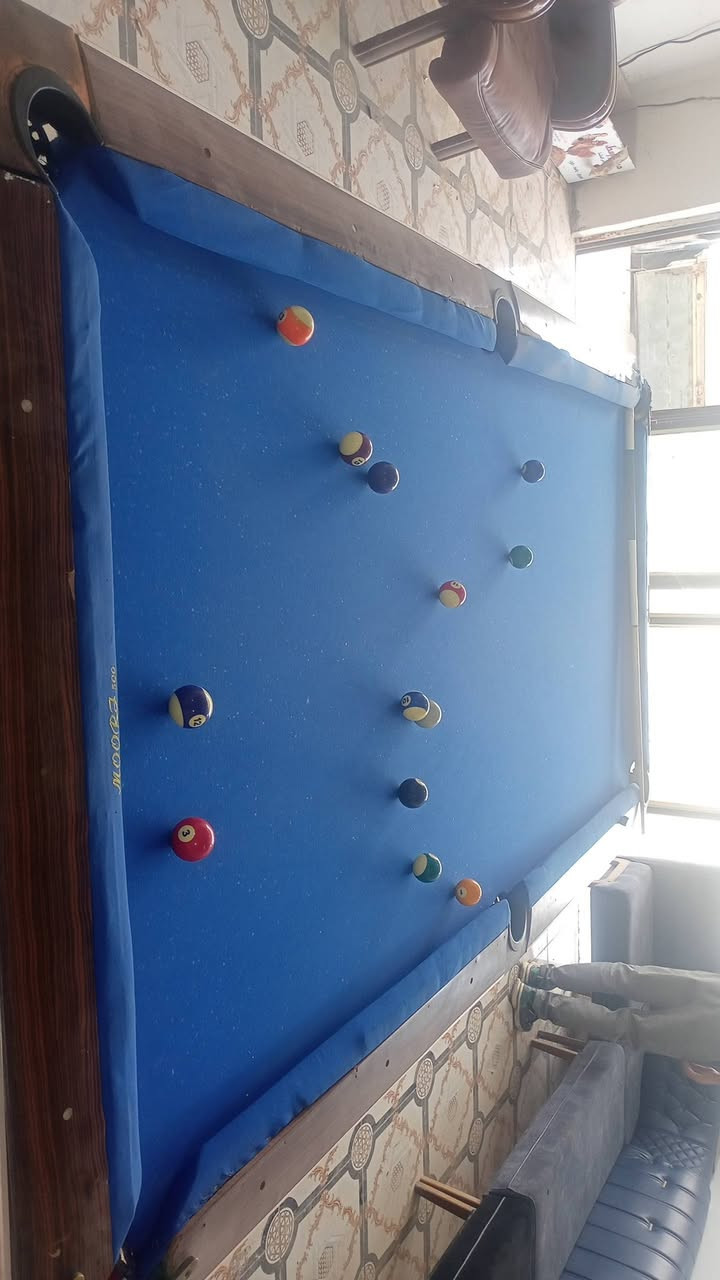 سلام عليكم ميز للبيع مكان واسط كوت كامل كيوب واحد وطوبات سيت جديد
وفرشه جديده نقص بي بس صفحه ديكور والبقيه موجودات السعر 400 وبي مجال قليل رقم ***********
