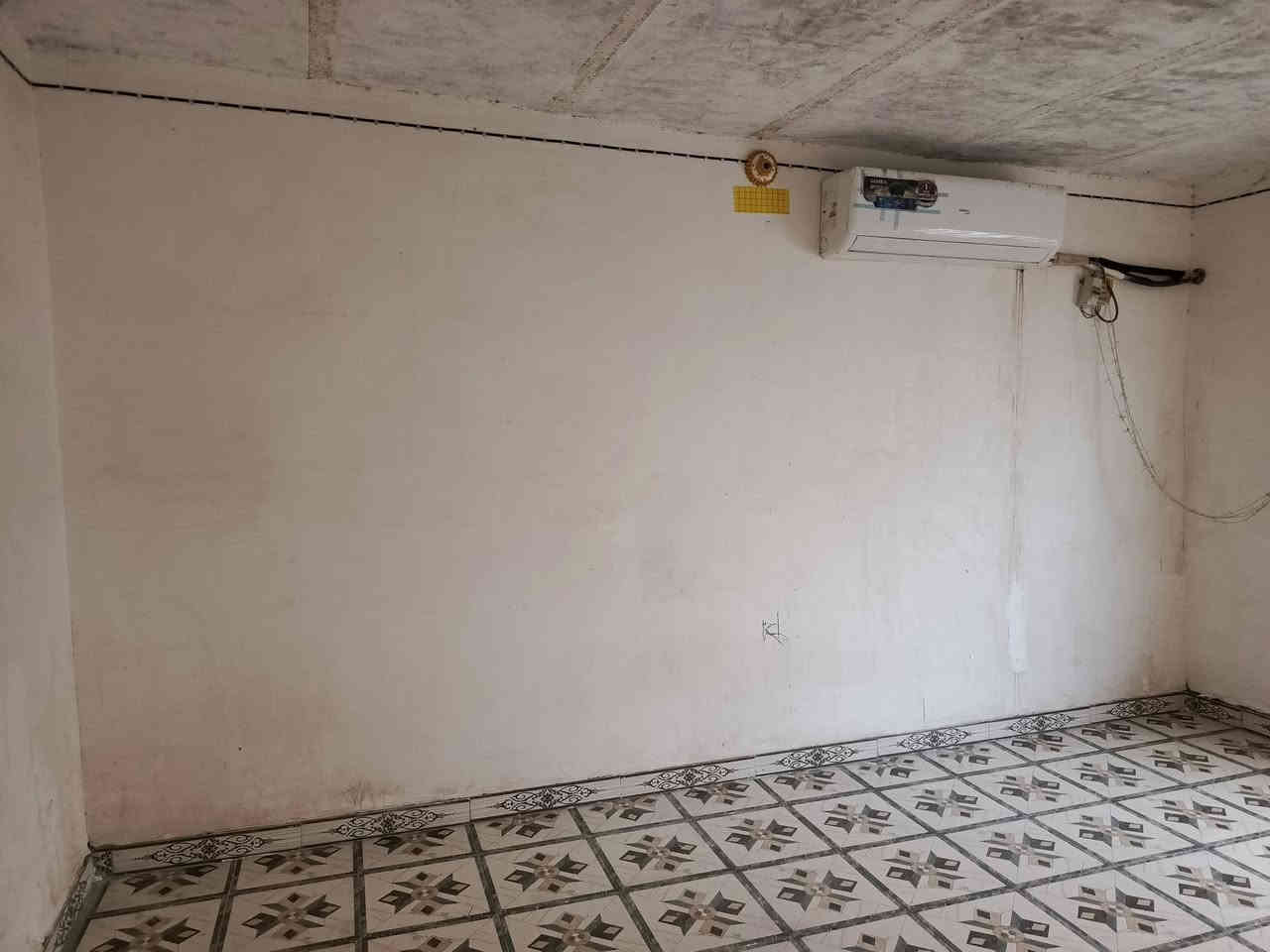 بيت البيع مكان عباسيه م 200متر  بناء بلوك عكاده  مكان حي رساله 3  ثاني شارع مشمول بتطويب ورقه مال تطويب موجوده مرقم  سعر 38،،،،،،،،،،،، ***********.،،،،  ***********
